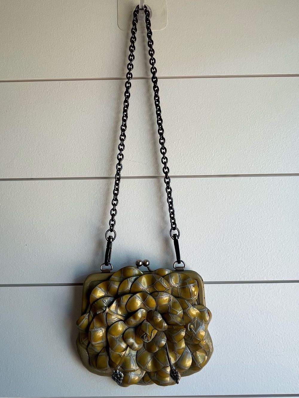 STUNNING VINTAGE
BRIGHTON "ROSELIE" 3D LEATHER FLOWER CROSSBODY I CLUTCH